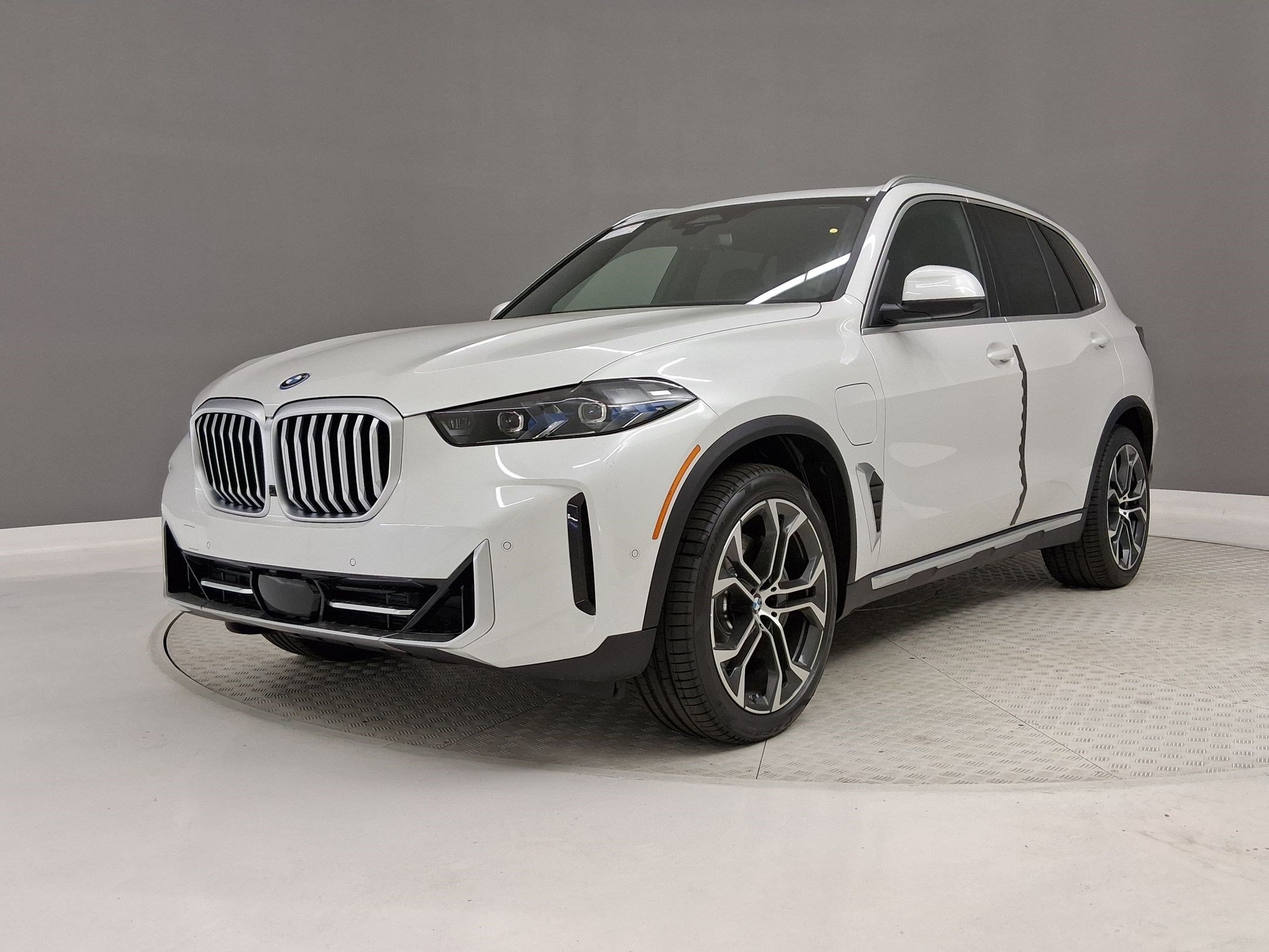 New 2026 BMW X5 xDrive50e w/ Premium Package AWD/4WD image 32