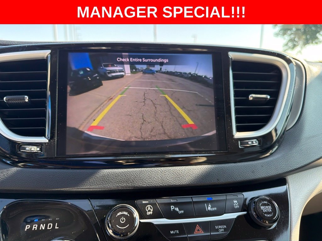 Used 2021 Chrysler Pacifica Touring-L FWD image 29