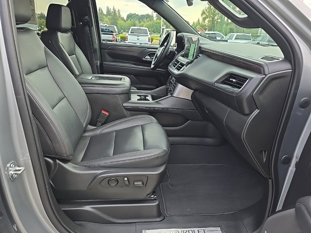 Used 2023 Chevrolet Suburban LT image 32