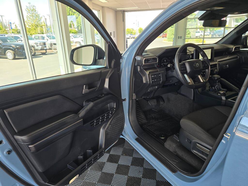 Certified 2025 Toyota 4Runner SR5 AWD/4WD image 30
