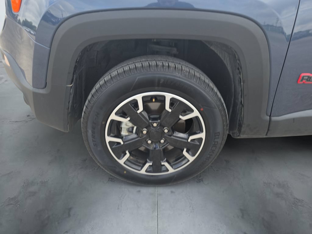 Used 2023 Jeep Renegade Trailhawk AWD/4WD image 15