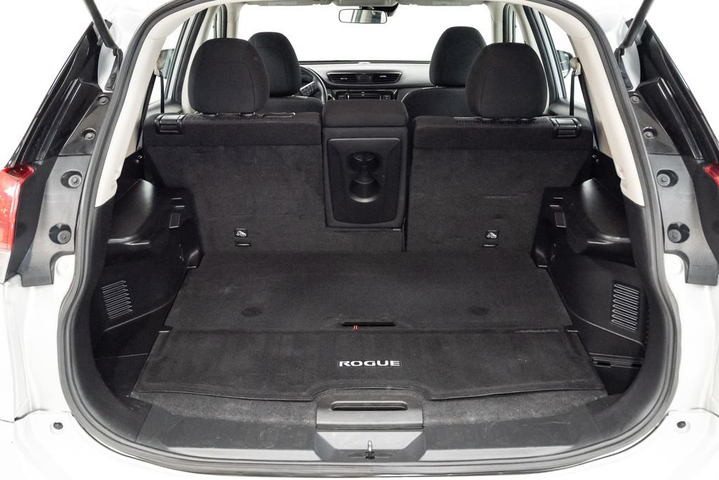 Used 2020 Nissan Rogue S FWD image 25