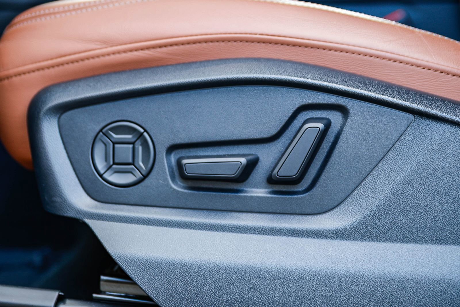 Certified 2025 Audi Q8 Premium w/ Black Optic Package image 24