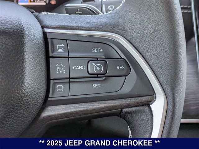 New 2025 Jeep Grand Cherokee Limited w/ Black Appearance Package image 21