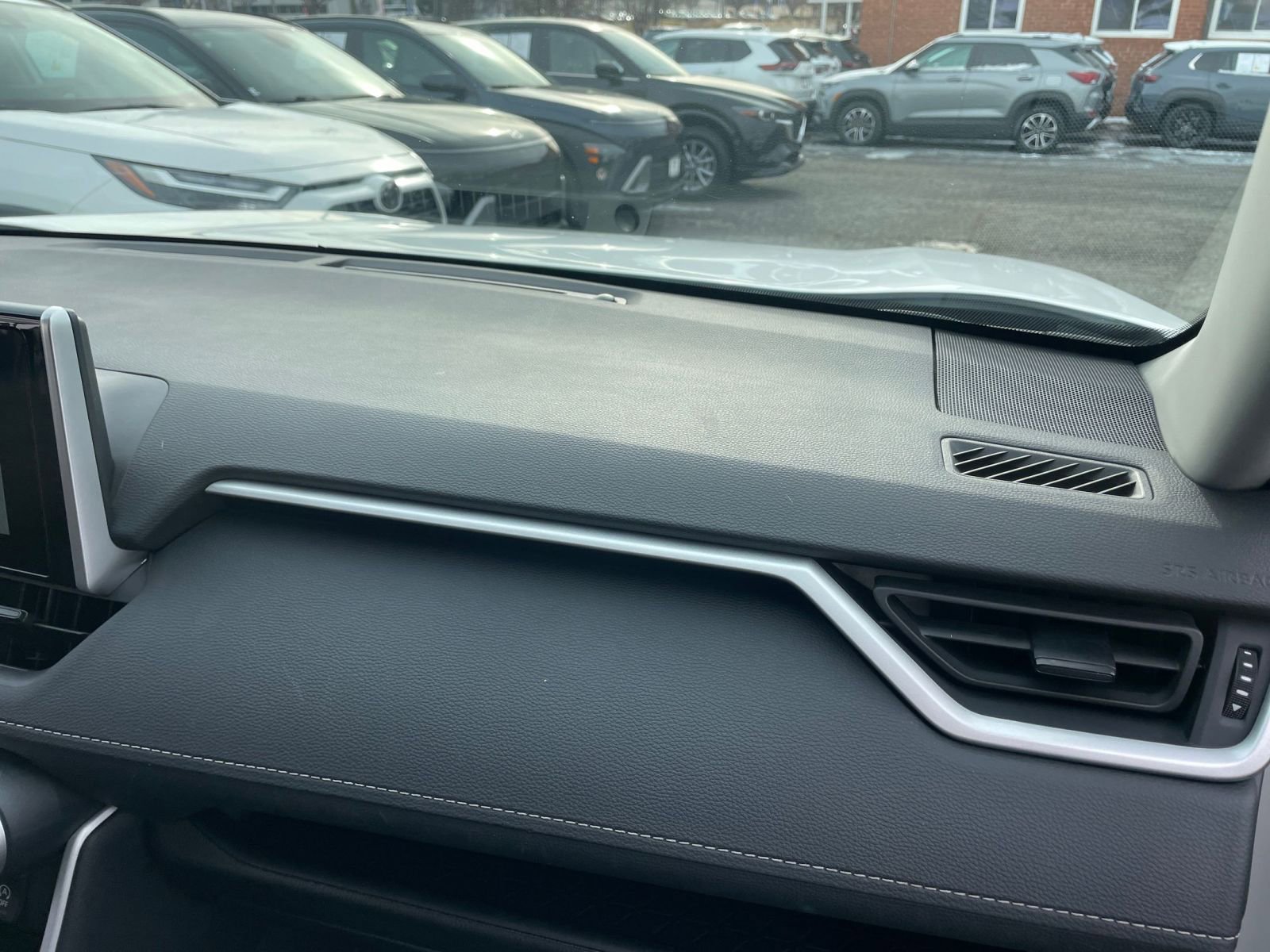 Used 2025 Toyota RAV4 XLE image 37