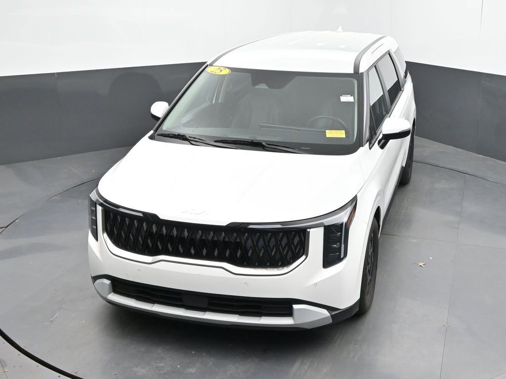 Used 2025 Kia Carnival FWD image 39
