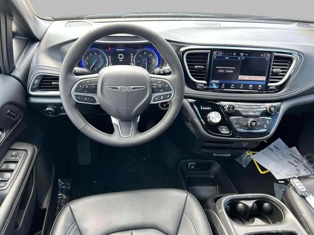New 2026 Chrysler Pacifica Select AWD/4WD image 4