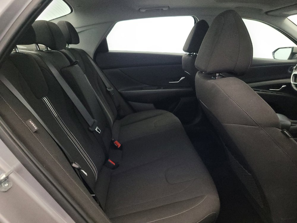 Used 2025 Hyundai Elantra SEL FWD image 19