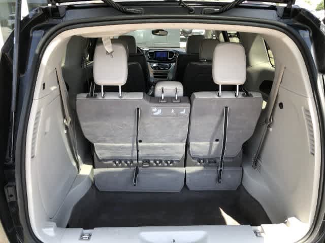 Used 2017 Chrysler Pacifica Touring-L FWD image 28