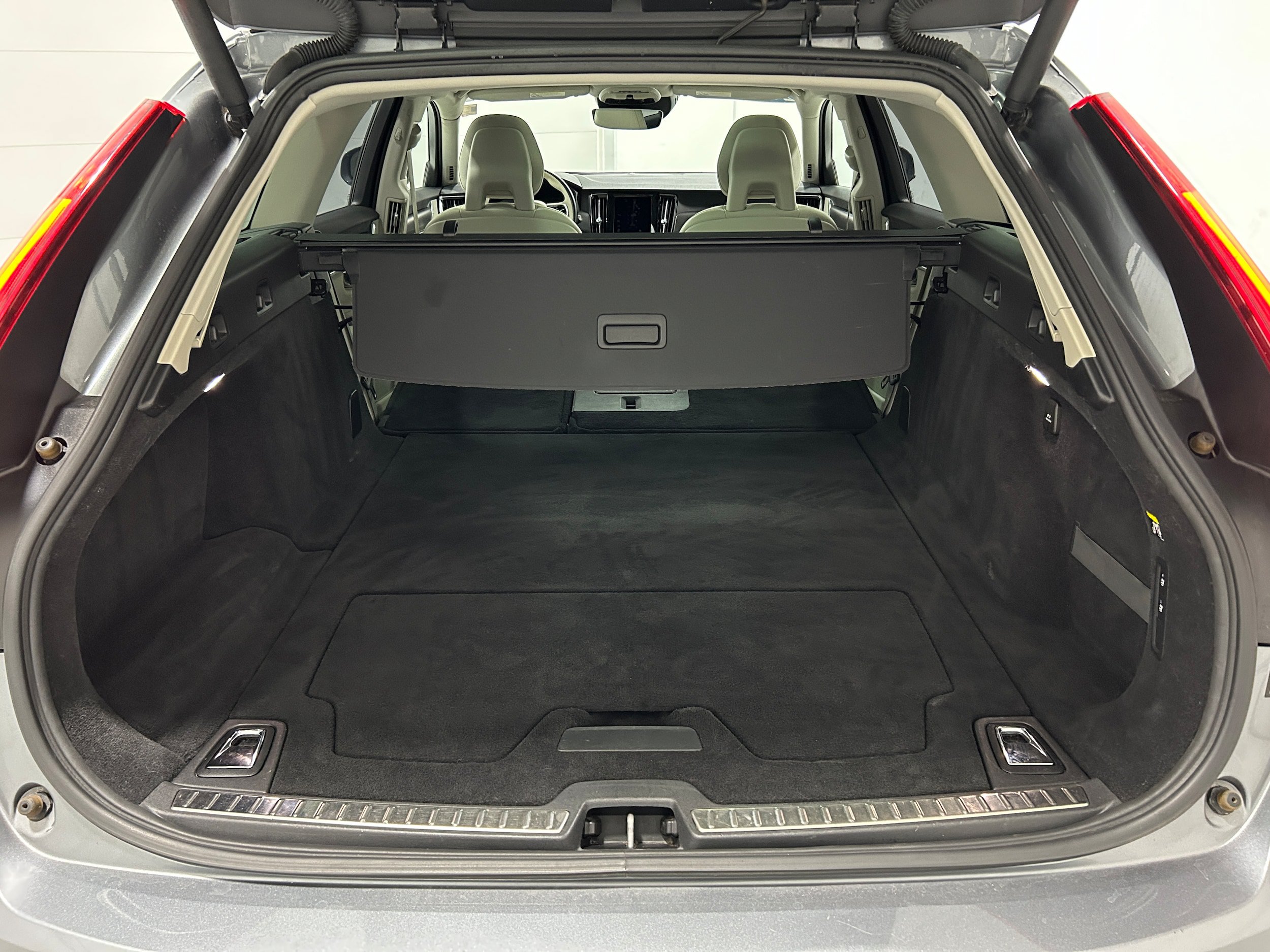 Used 2017 Volvo V90 T6 Cross Country AWD/4WD image 33
