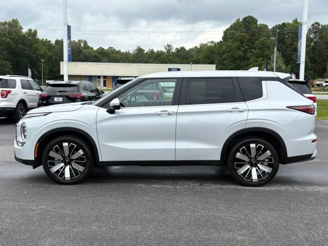 Used 2025 Mitsubishi Outlander SE FWD image 2