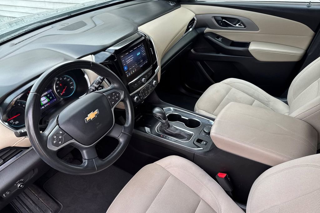 Used 2023 Chevrolet Traverse LT w/ Rear Camera Mirror Package AWD/4WD image 10