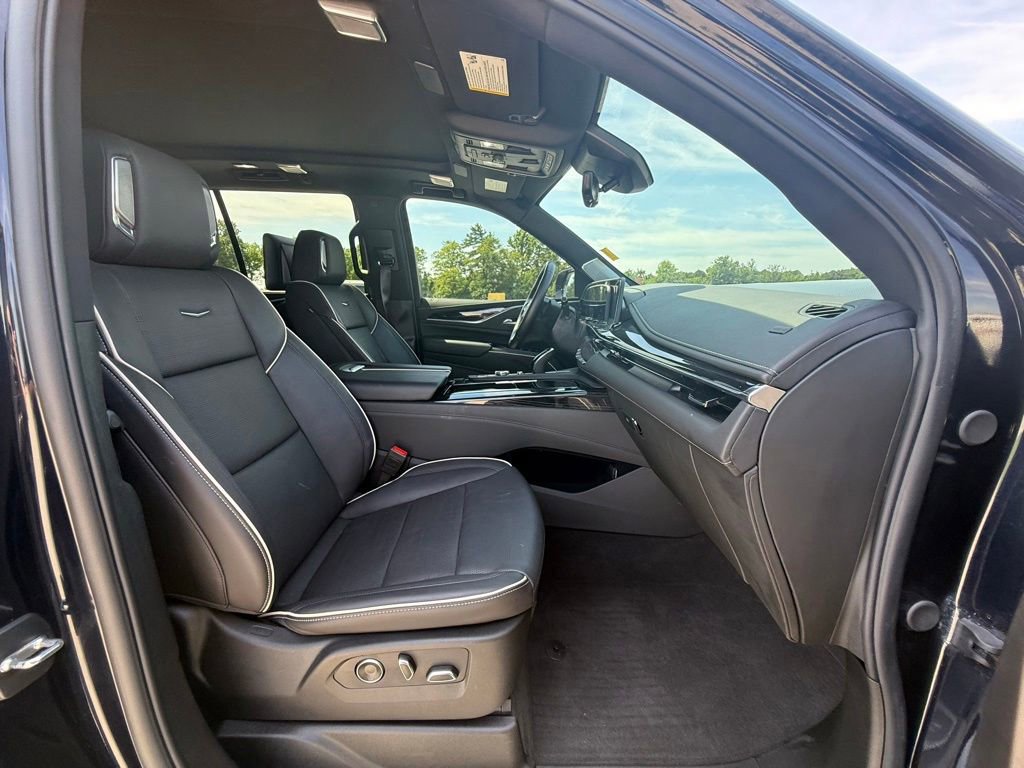 Used 2024 Cadillac Escalade Sport w/ LPO, ONYX Package AWD/4WD image 33
