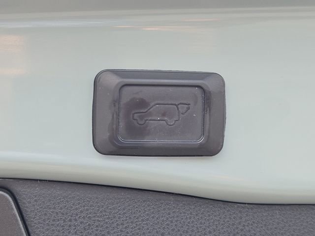 Used 2021 Toyota RAV4 XLE w/ Convenience Package AWD/4WD image 14