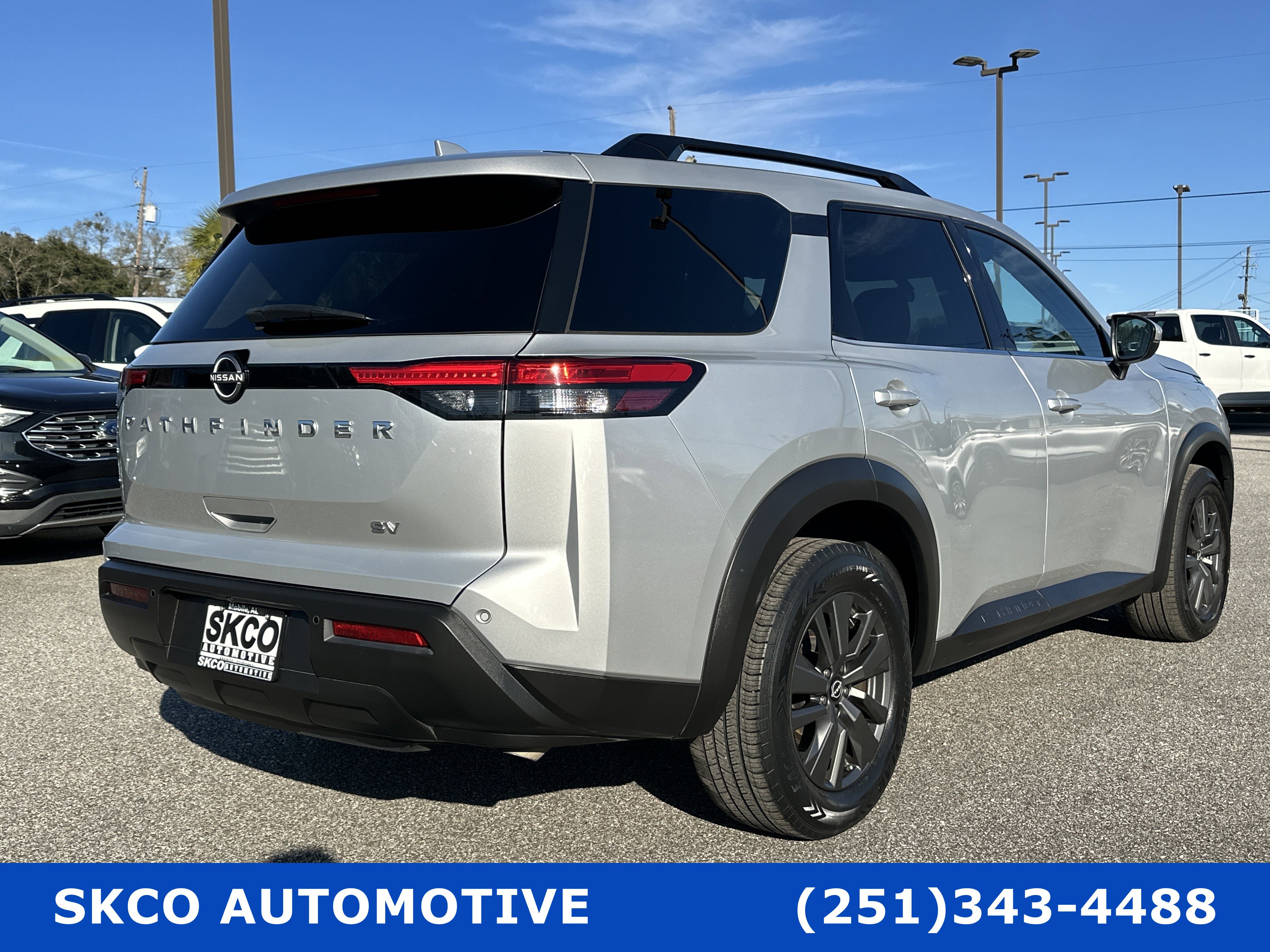 Used 2022 Nissan Pathfinder SV image 5