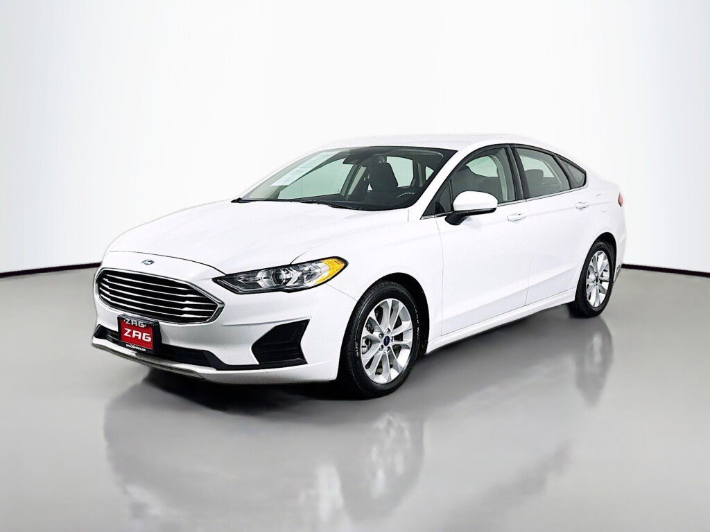 Used 2020 Ford Fusion SE image 1