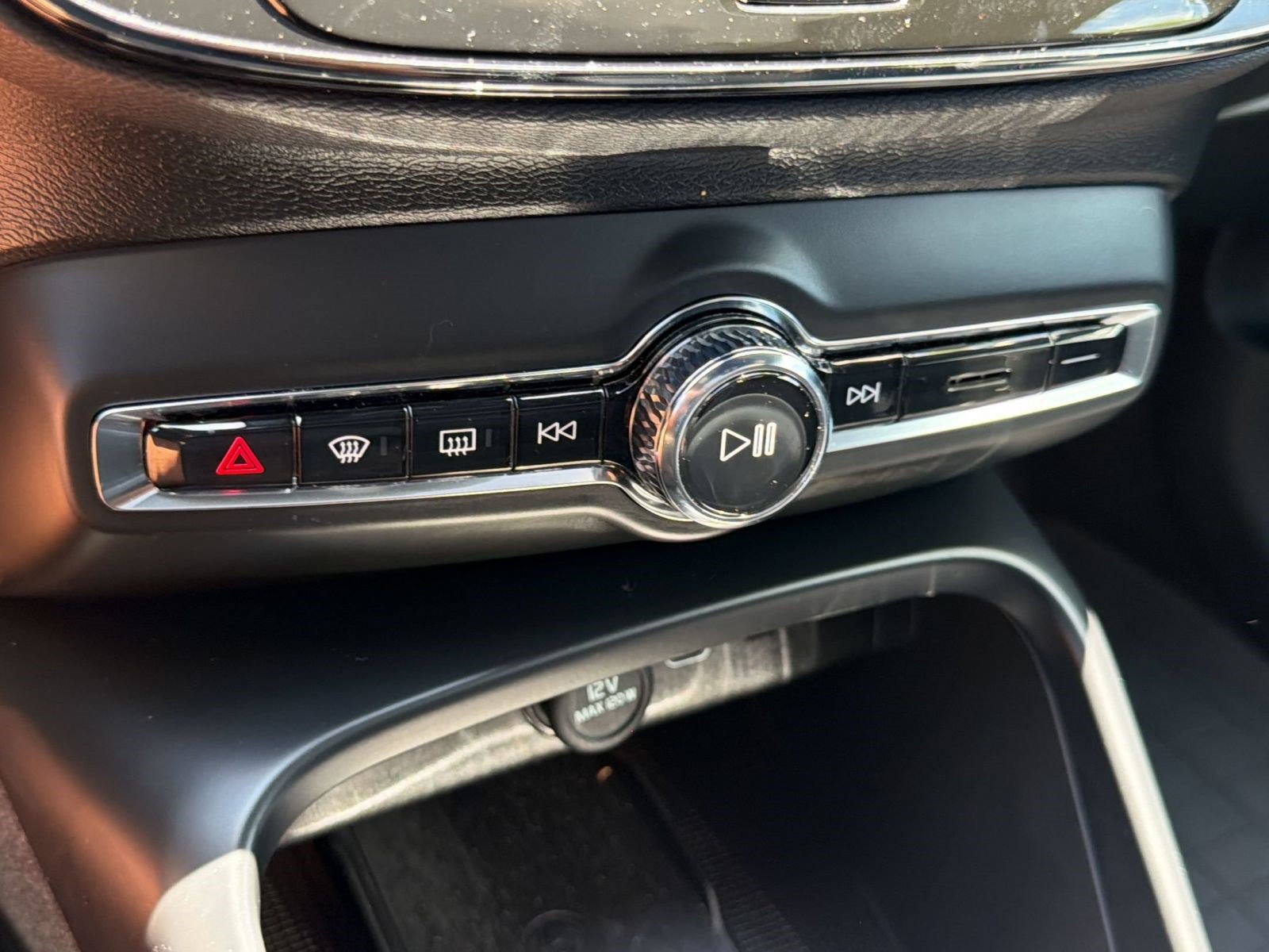 Certified 2024 Volvo C40 P8 Recharge Ultimate w/ Protection Package Premier RWD image 16