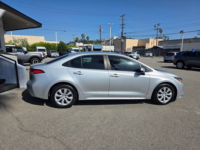 Used 2022 Toyota Corolla LE FWD image 3
