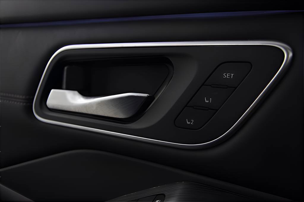 Used 2024 Nissan Rogue Platinum w/ Platinum Premium Package image 10