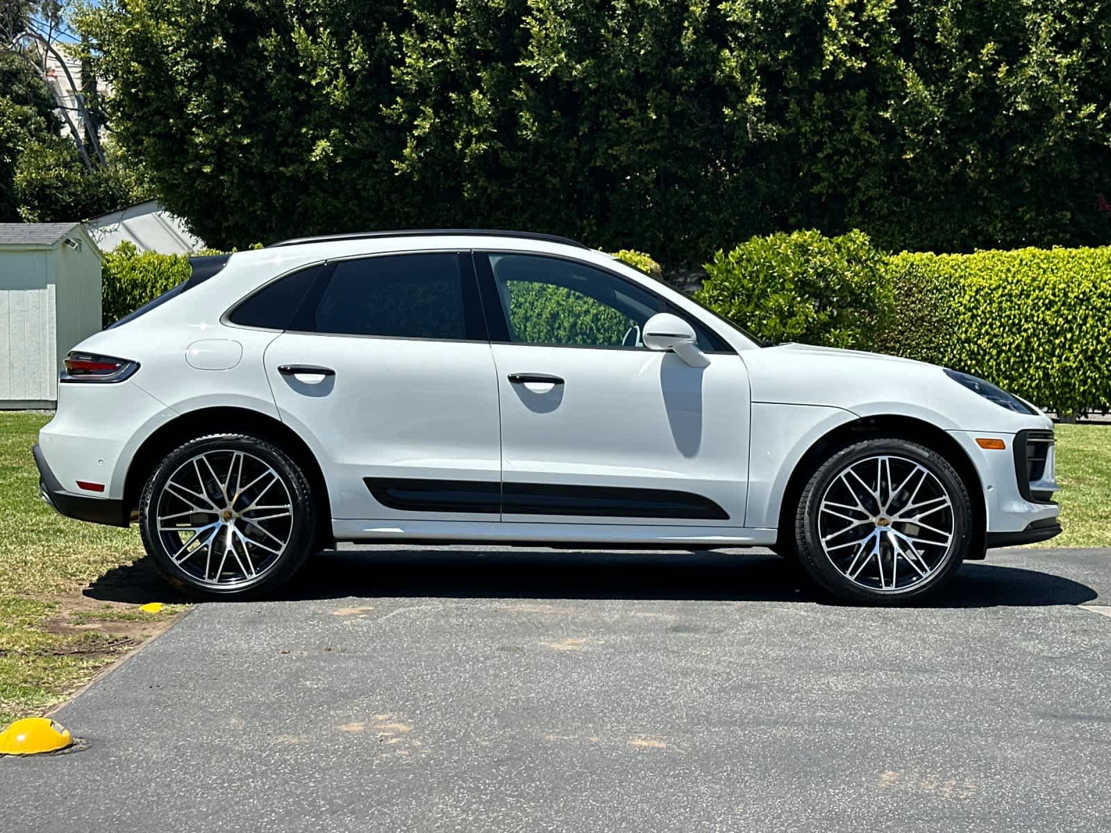 New 2026 Porsche Macan AWD/4WD image 9