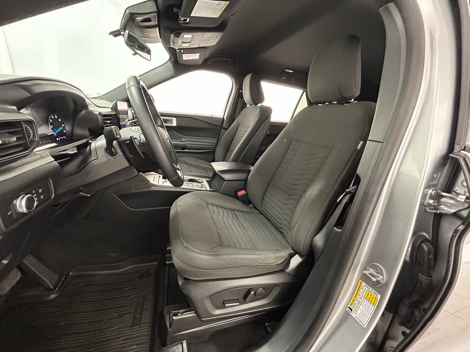 Used 2020 Ford Explorer XLT image 28