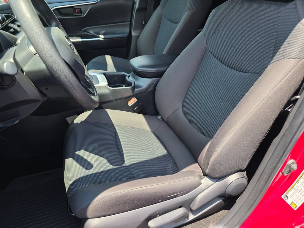 Certified 2025 Toyota RAV4 LE AWD/4WD image 17