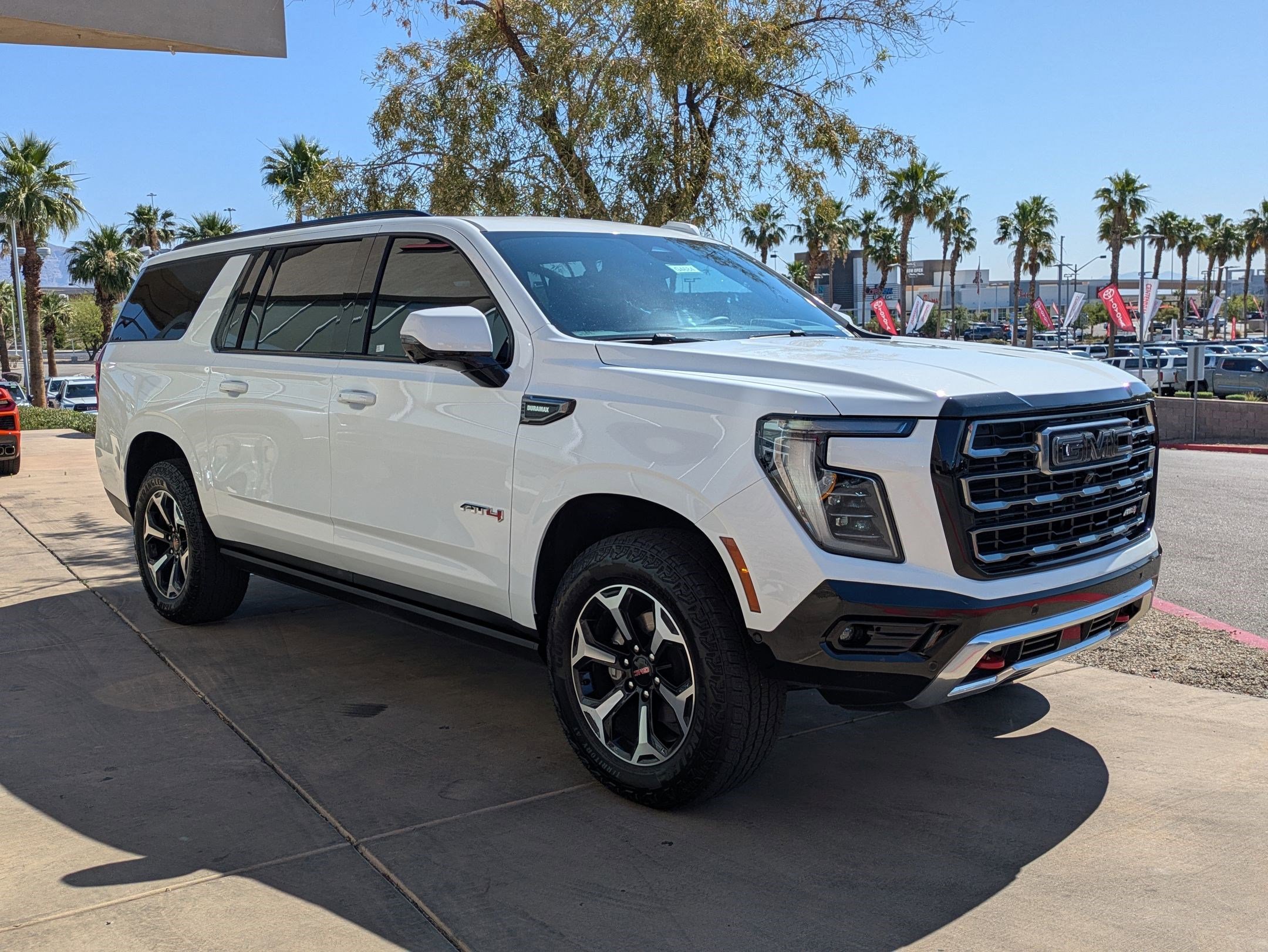 Certified 2025 GMC Yukon XL AT4 w/ AT4 Premium Plus Package AWD/4WD image 8