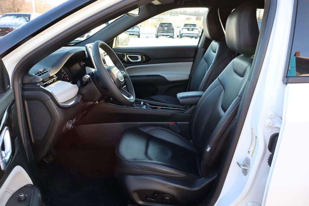 Used 2024 Jeep Compass Limited image 10