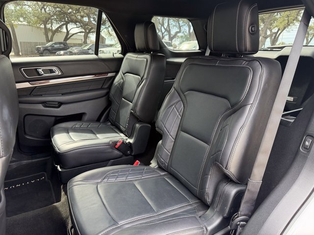 Used 2018 Ford Explorer Platinum image 19