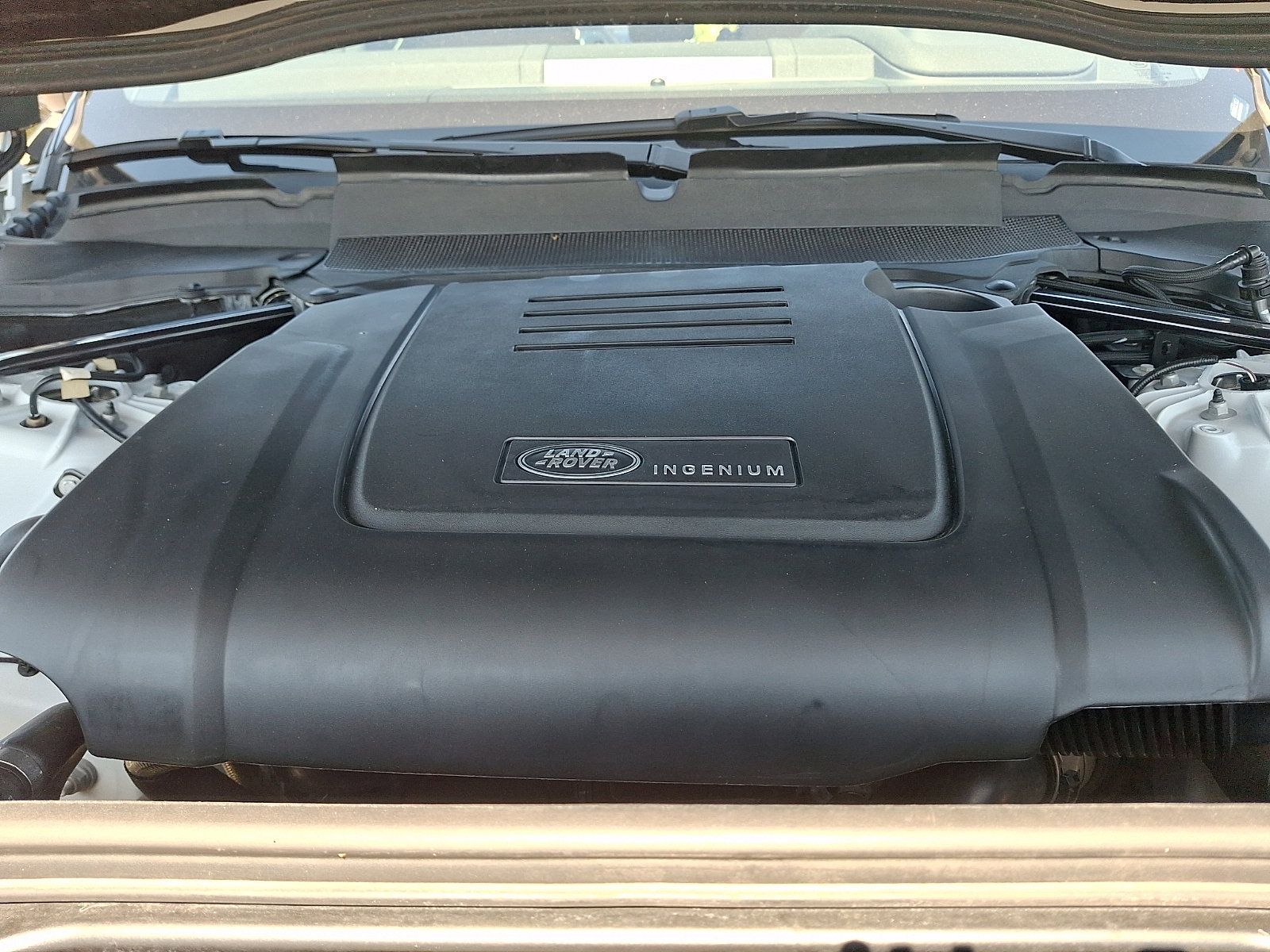 Used 2024 Land Rover Discovery Dynamic SE image 30