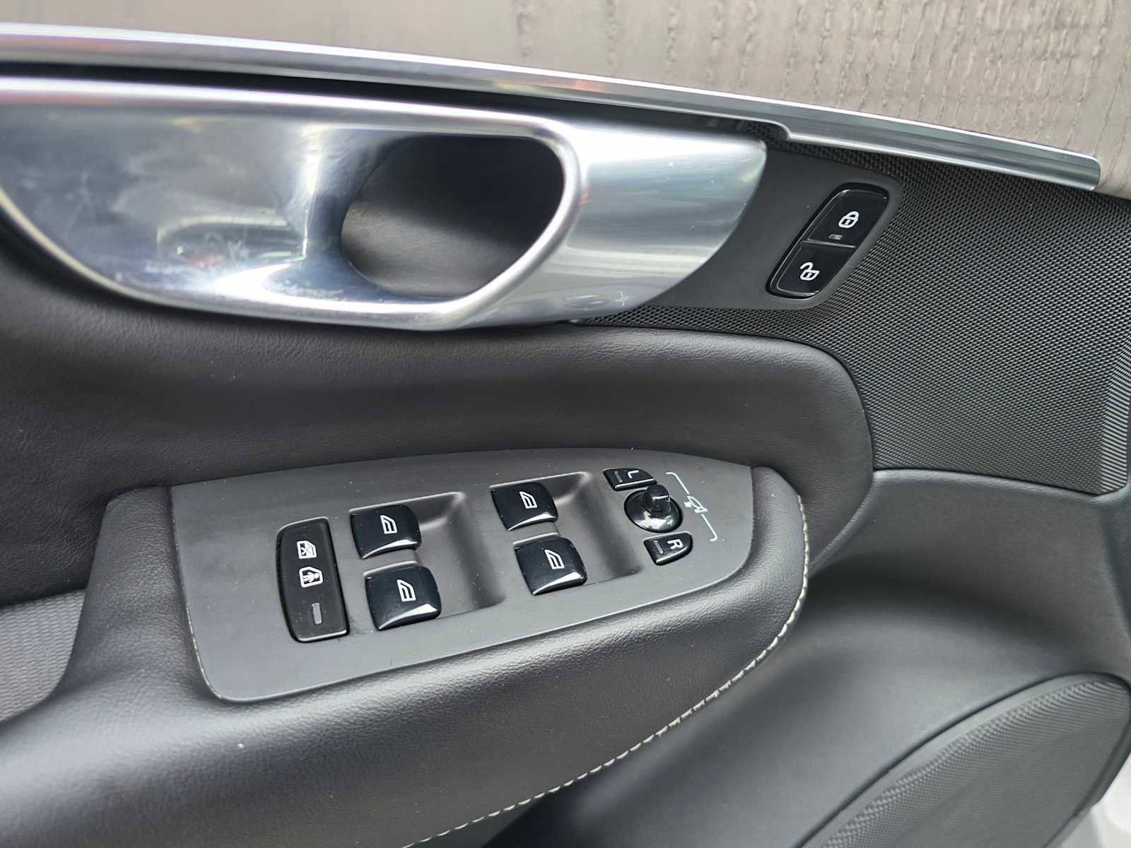 Certified 2023 Volvo XC90 T8 Ultimate w/ Protection Package Premier image 24