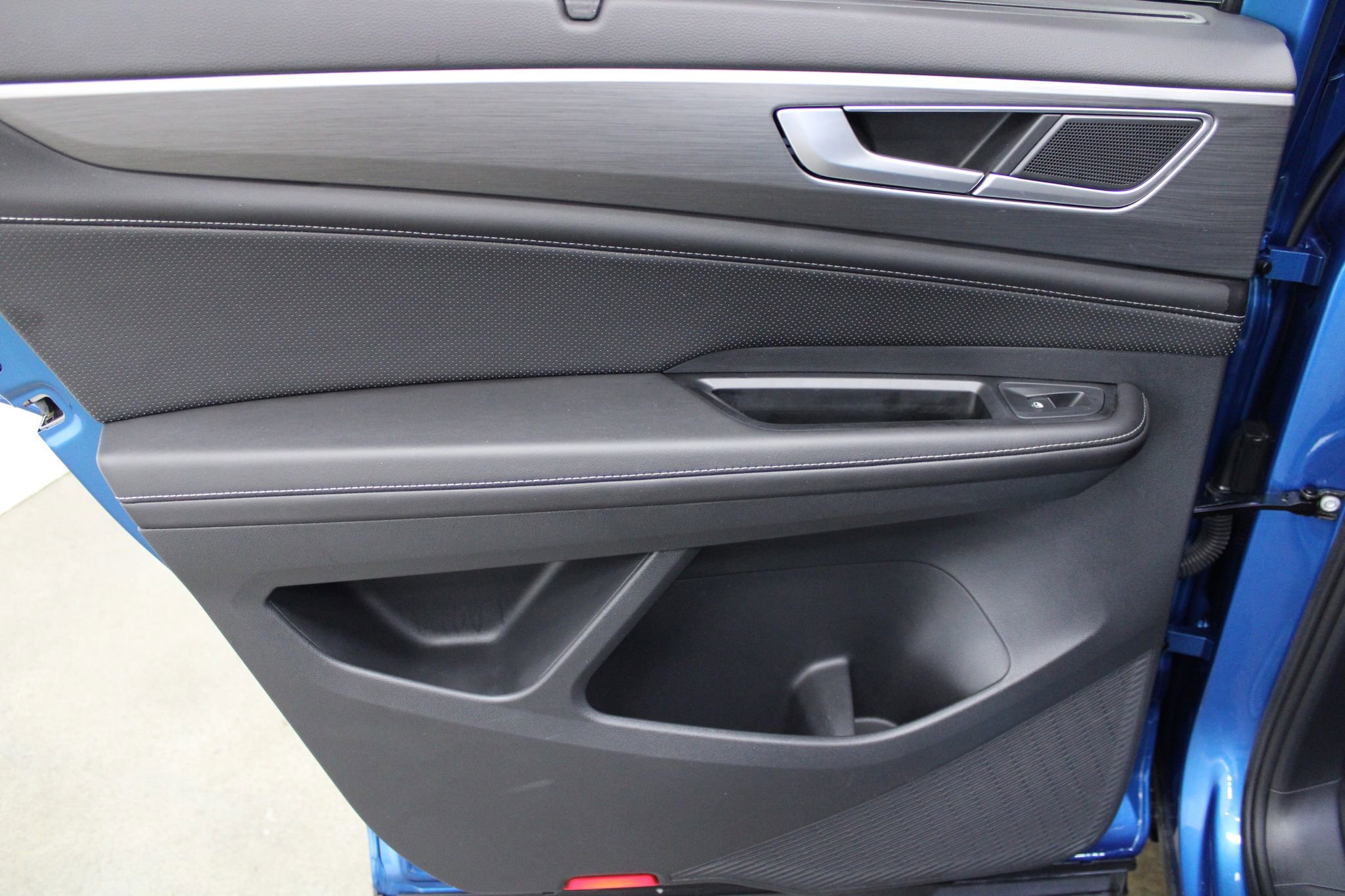 Used 2024 Volkswagen Atlas Cross Sport SE image 18