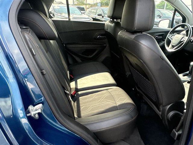 Certified 2020 Chevrolet Trax LT w/ LT Convenience Package FWD image 25