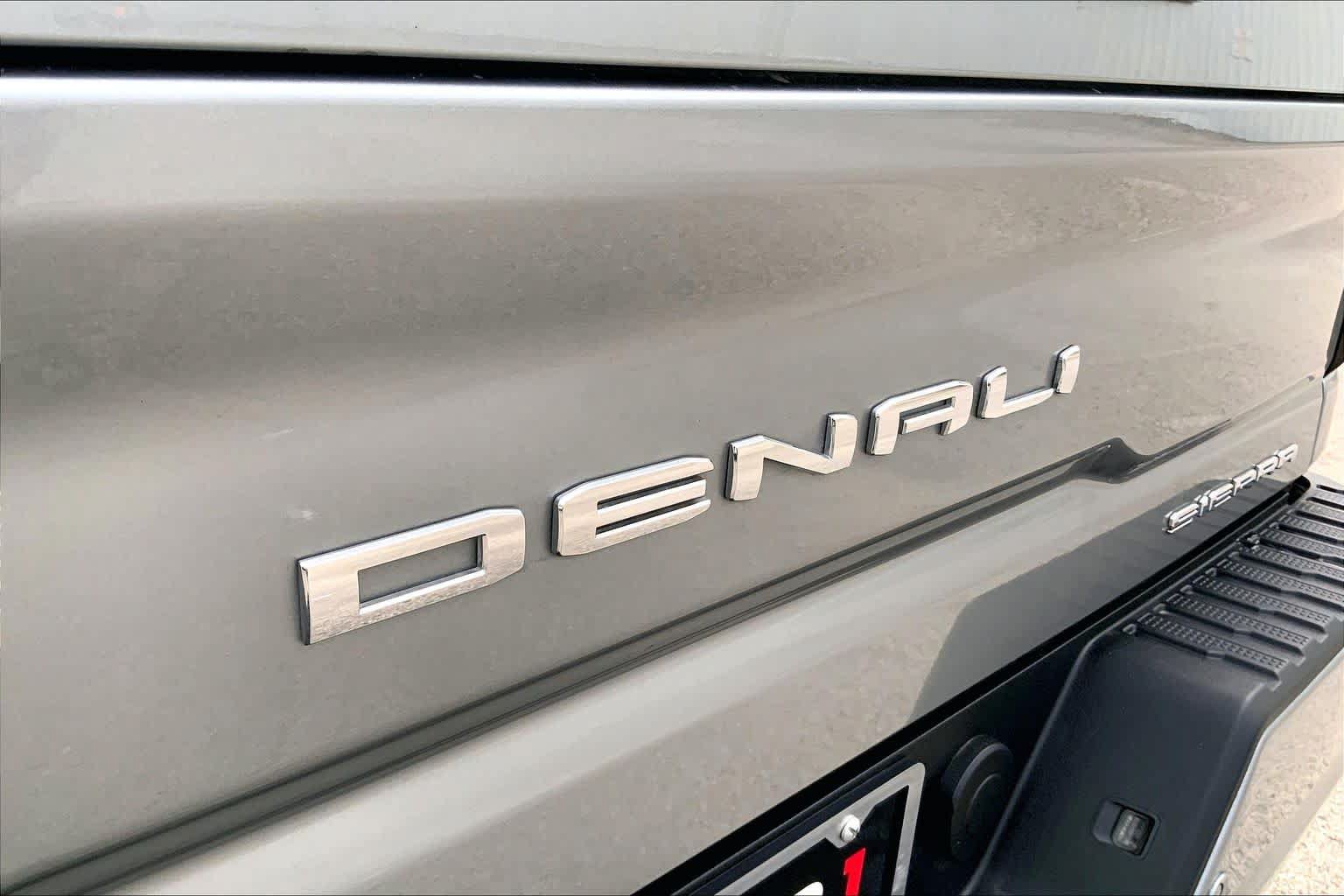Used 2024 GMC Sierra 2500 Denali w/ Denali Reserve Package AWD/4WD image 10