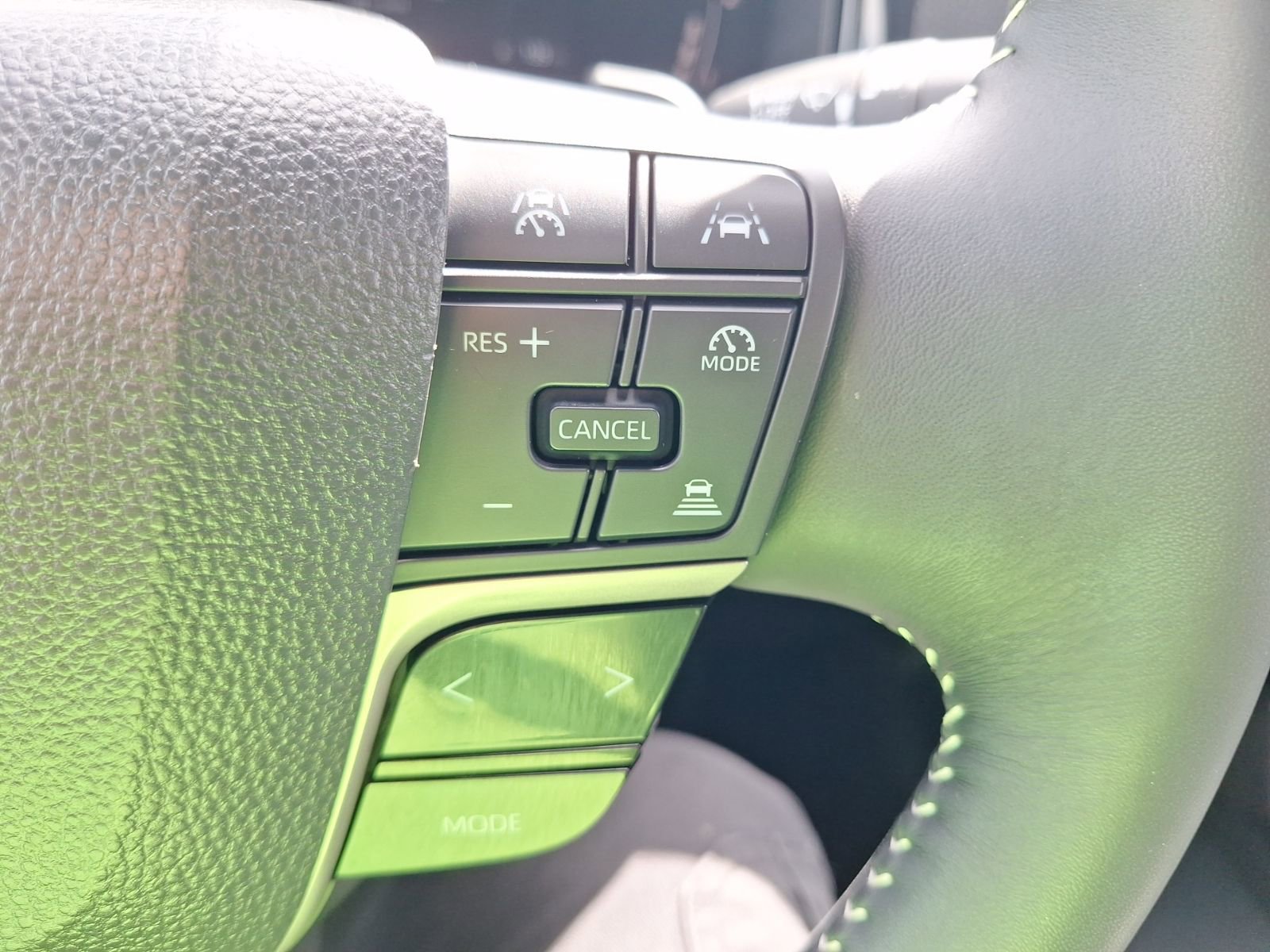 Used 2025 Toyota Camry SE w/ Convenience Package FWD image 20