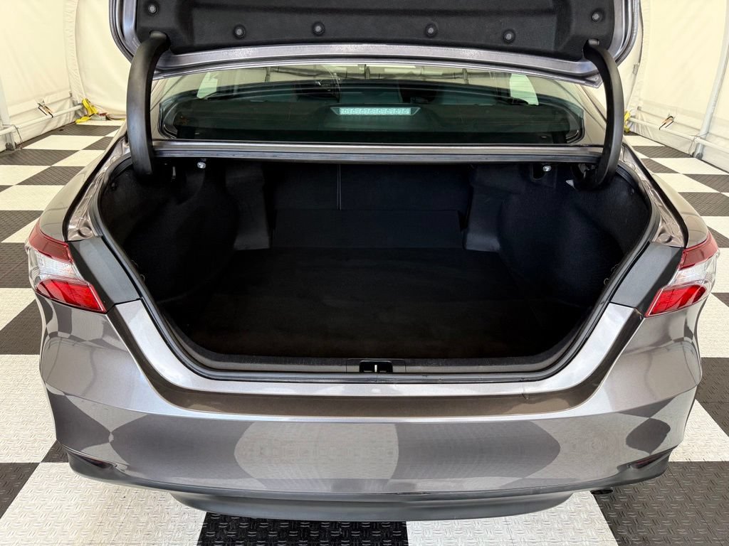Used 2022 Toyota Camry LE FWD image 4
