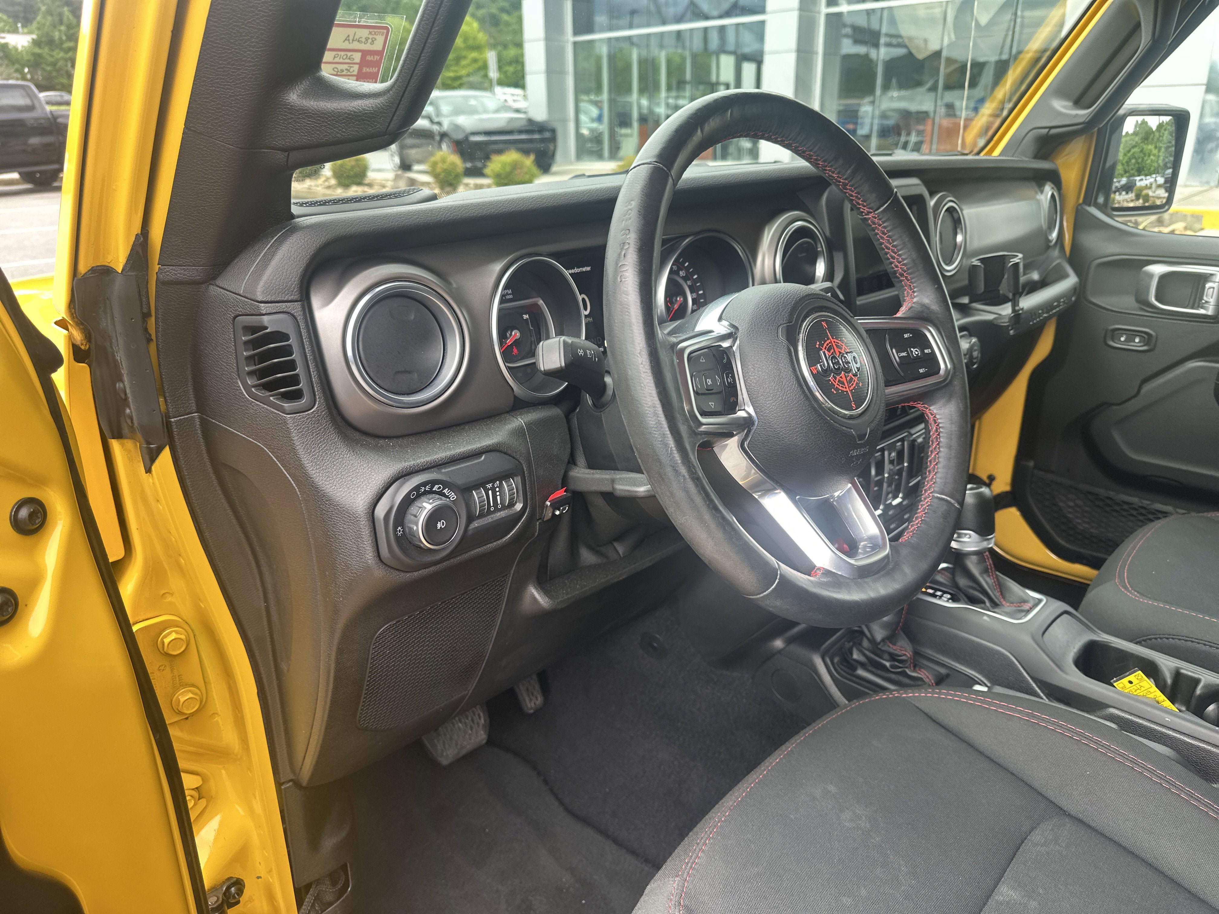 Used 2019 Jeep Wrangler Unlimited Rubicon w/ Cold Weather Group AWD/4WD image 17