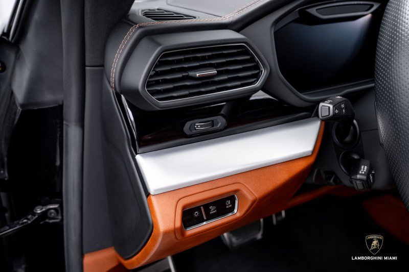 Used 2019 Lamborghini Urus image 23