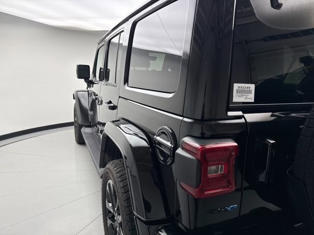 Used 2021 Jeep Wrangler Unlimited Sahara AWD/4WD image 3