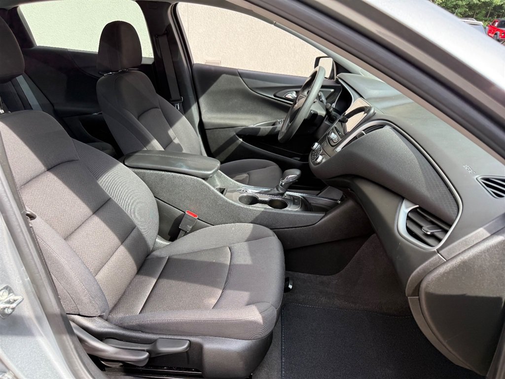 Used 2023 Chevrolet Malibu LT FWD image 4