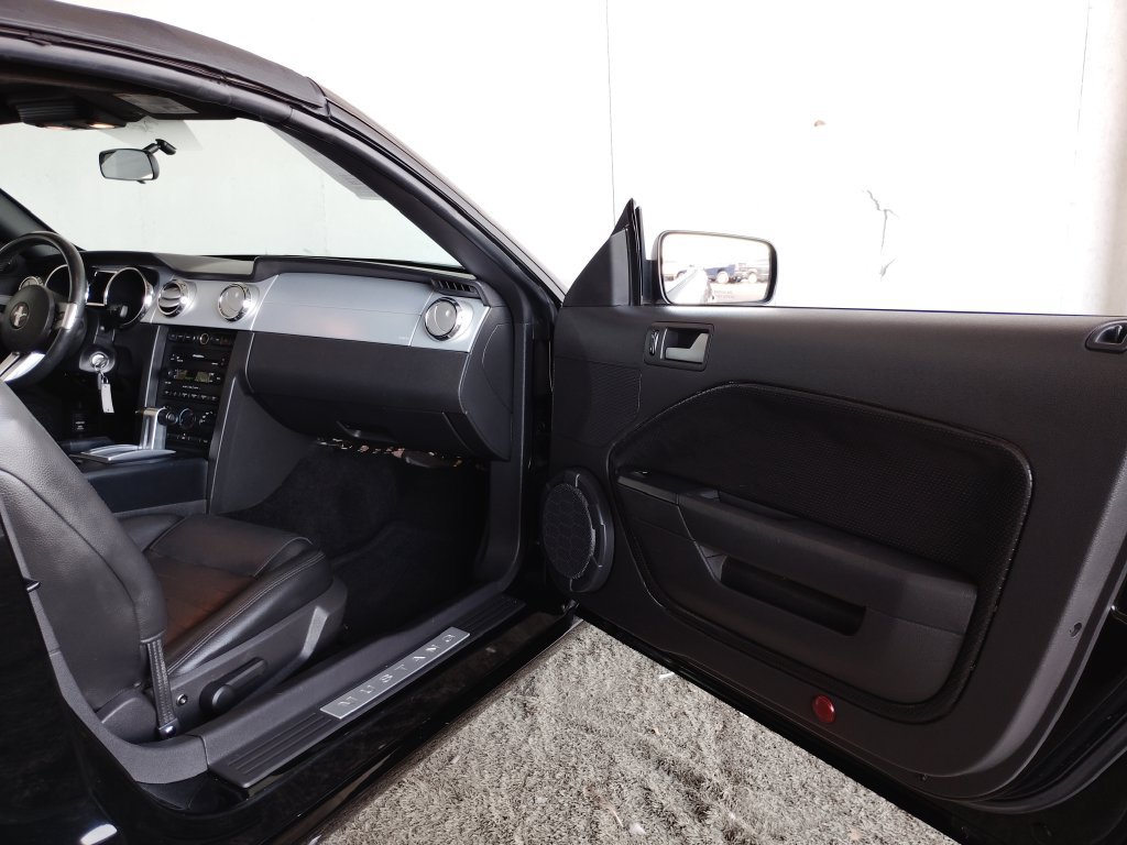 Used 2005 Ford Mustang GT RWD image 9