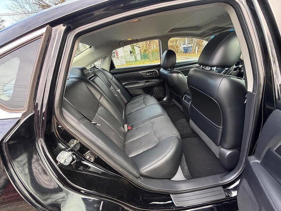 Used 2014 Nissan Altima 3.5 SL w/ Technology Package image 16