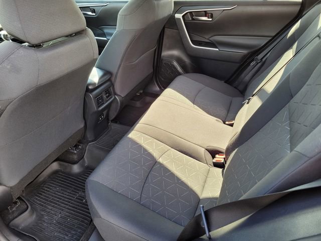 Used 2021 Toyota RAV4 XLE w/ Convenience Package image 16