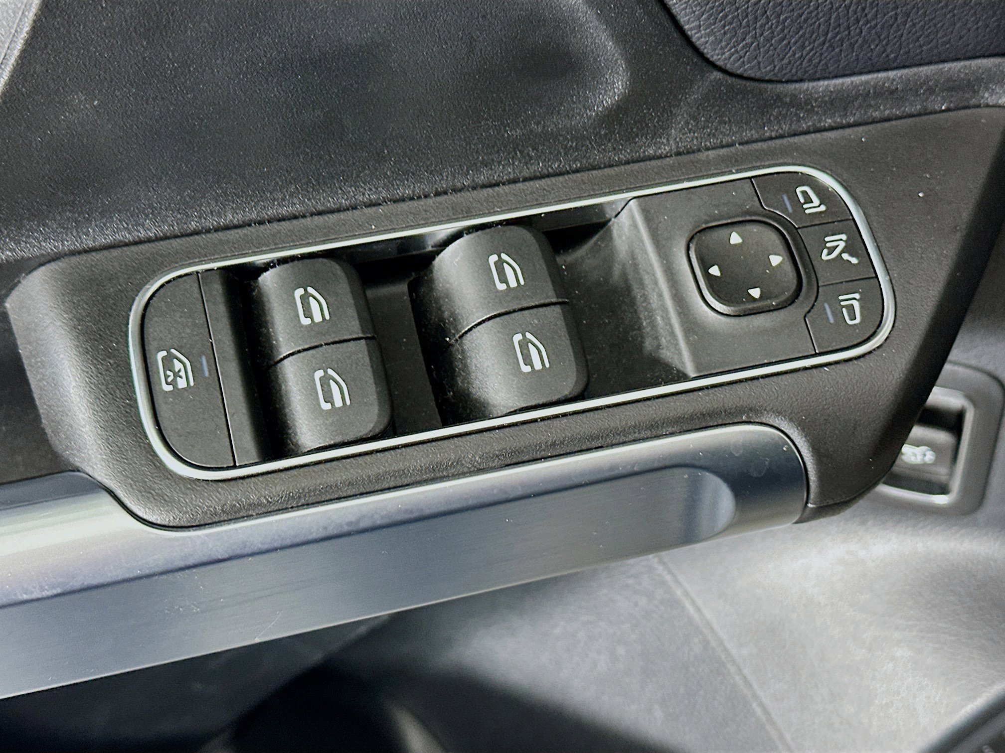 Used 2024 Mercedes-Benz GLB 250 image 15