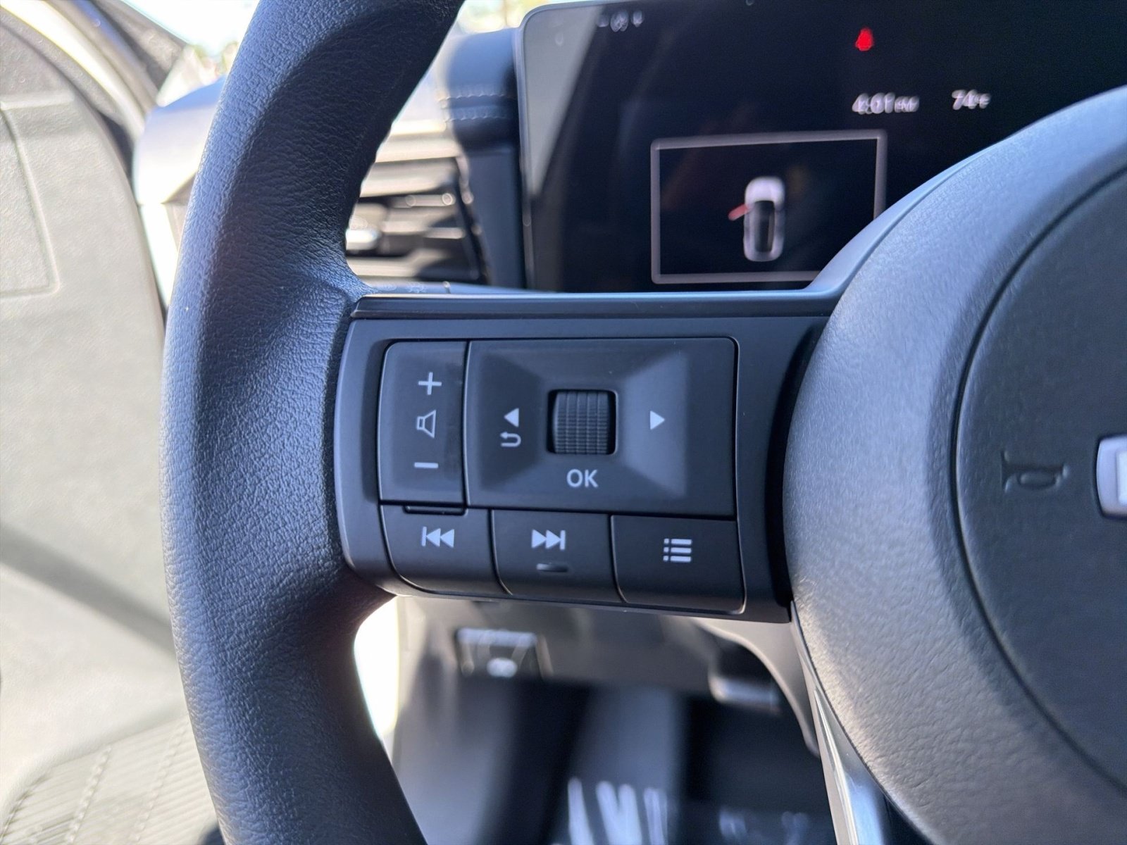 Used 2025 Nissan Kicks SV AWD/4WD image 37