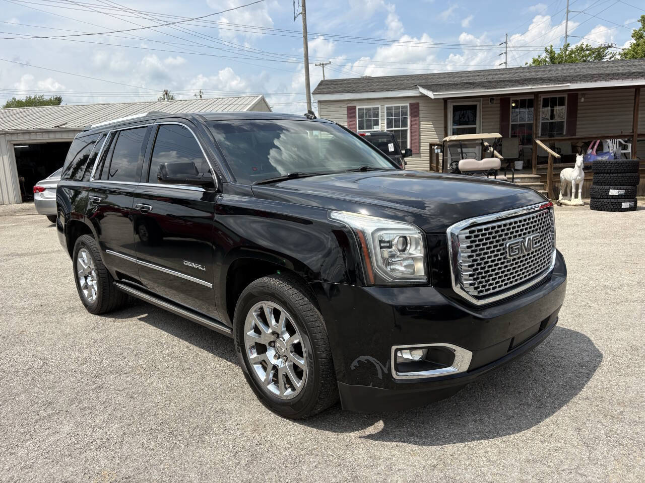 Used 2015 GMC Yukon Denali w/ Touring Package AWD/4WD image 5