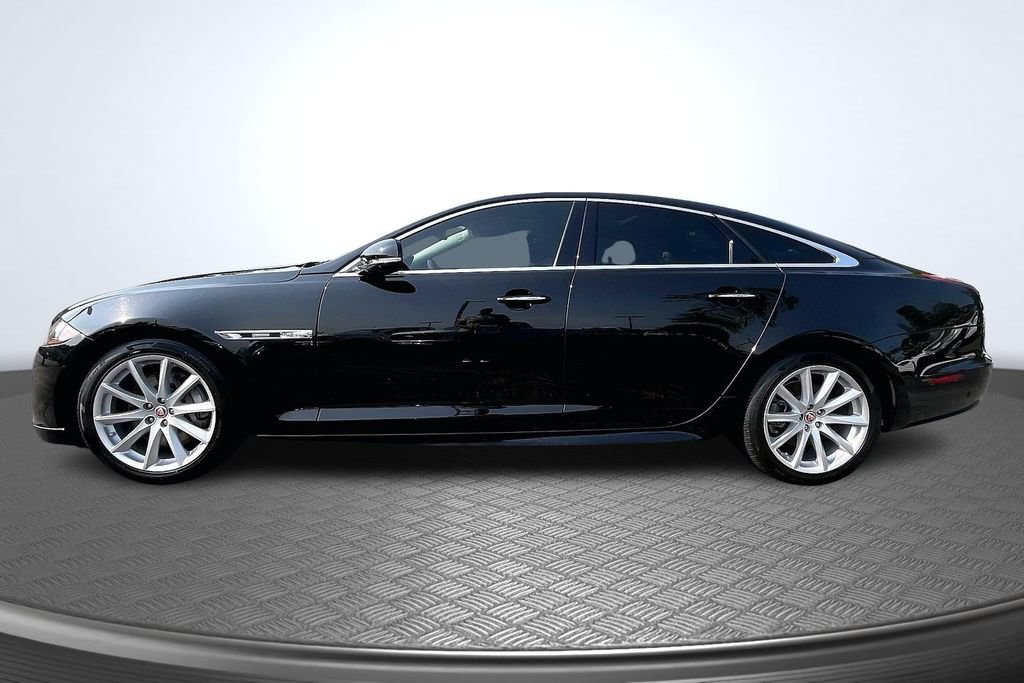 Used 2018 Jaguar XJ R-Sport RWD image 8