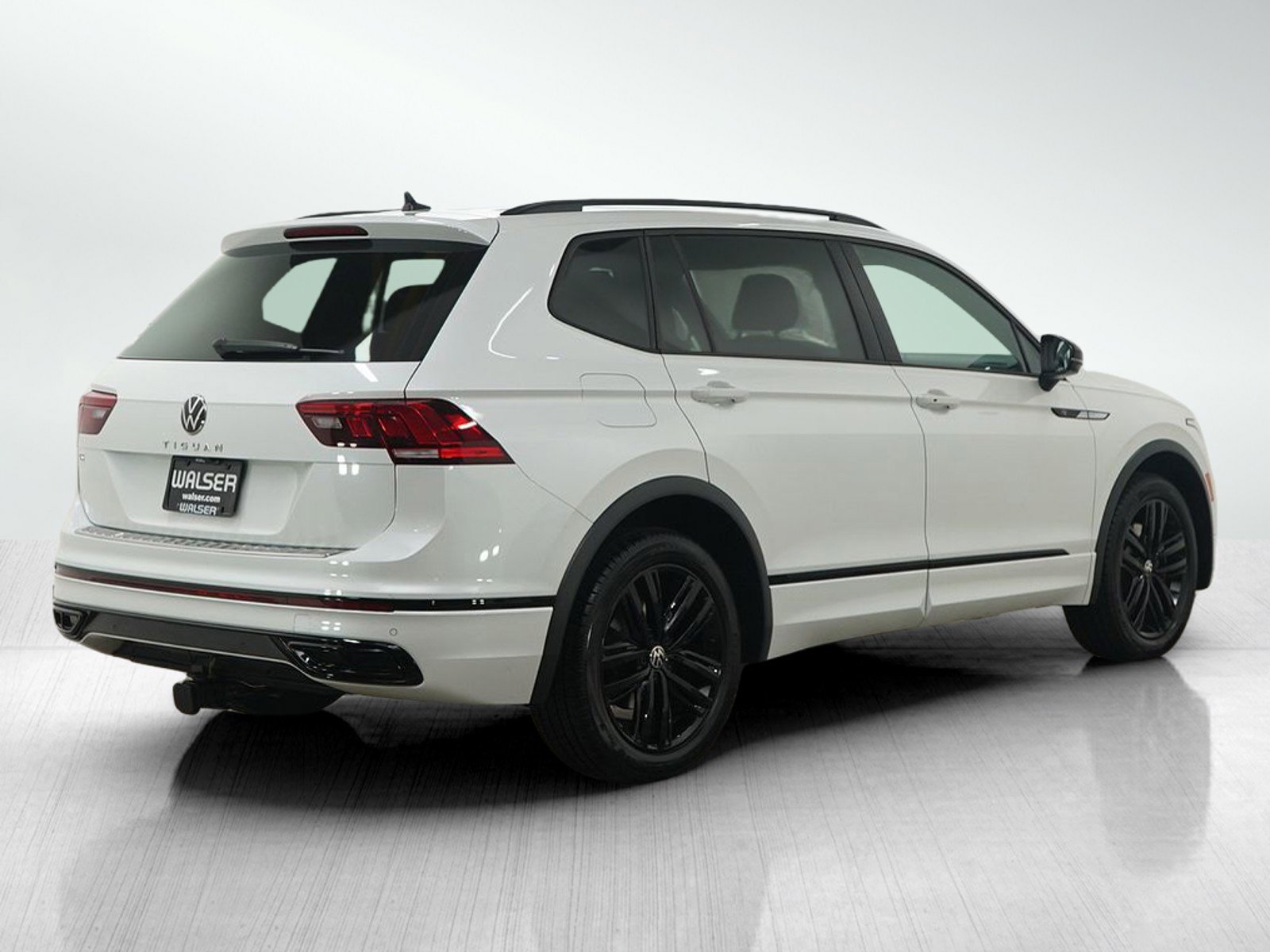 Used 2022 Volkswagen Tiguan SE R-Line image 5