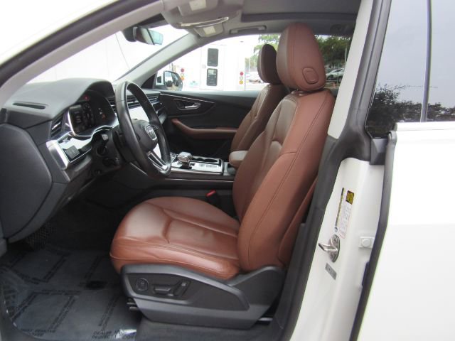 Used 2022 Audi Q8 Premium image 16