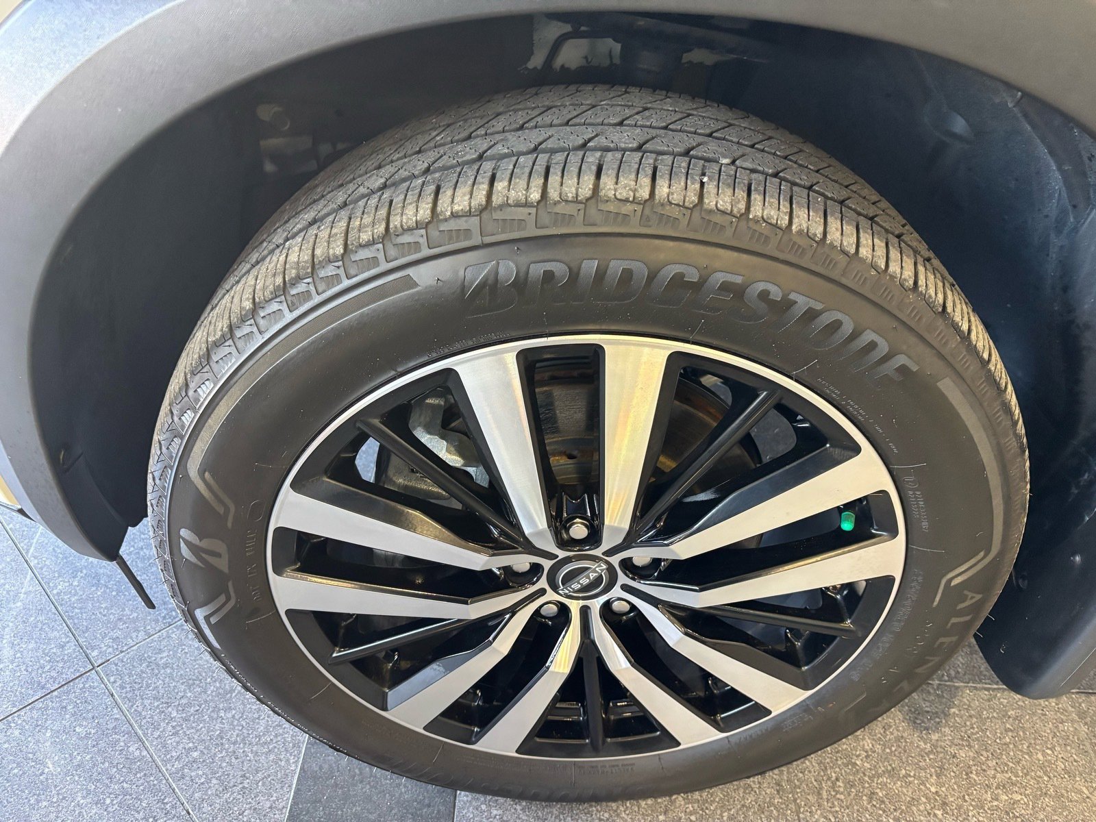 Used 2024 Nissan Pathfinder Platinum w/ Cargo Package image 31